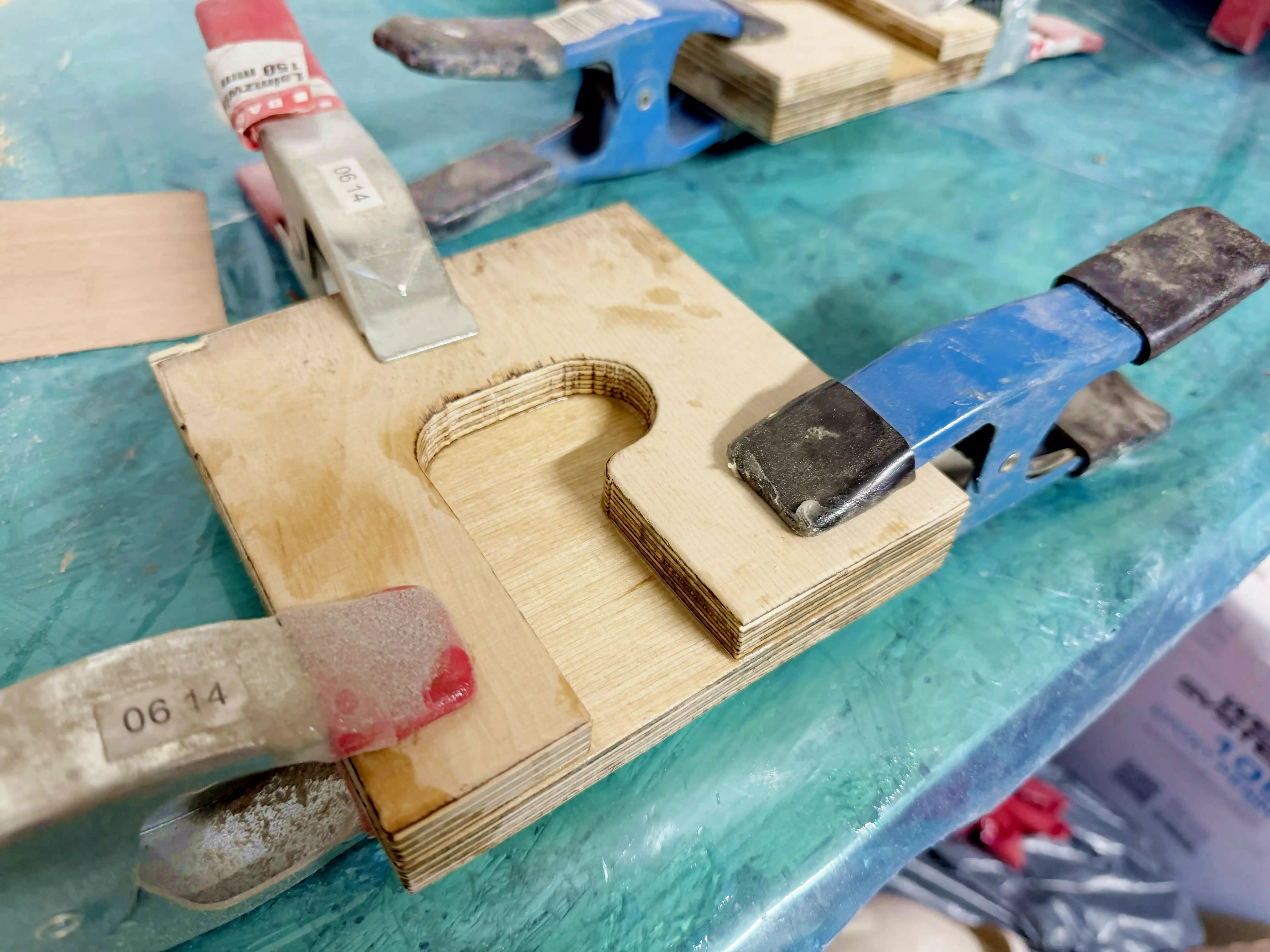 The 2 plywood layers of the mount glued up